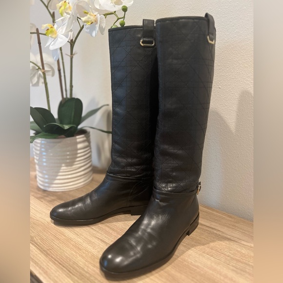 🔹Christian Dior Boots